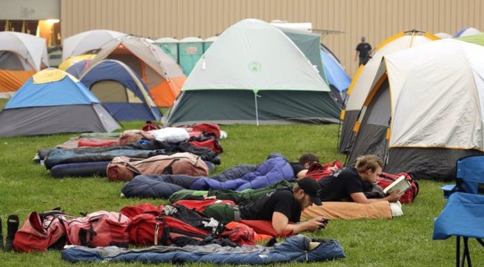 Smoke from wildfires can worsen COVID-19 risk, putting firefighters in even more danger