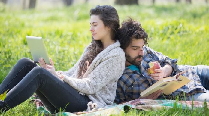 6 Ways Reading a Book Beats Reading Digitally, Hands Down