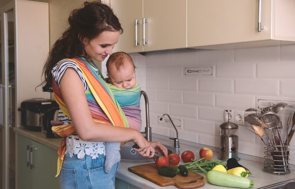 How to Lose Weight While Breastfeeding: 9 Tips for Postpartum Moms